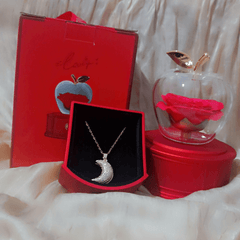 The romantic gift of an apple